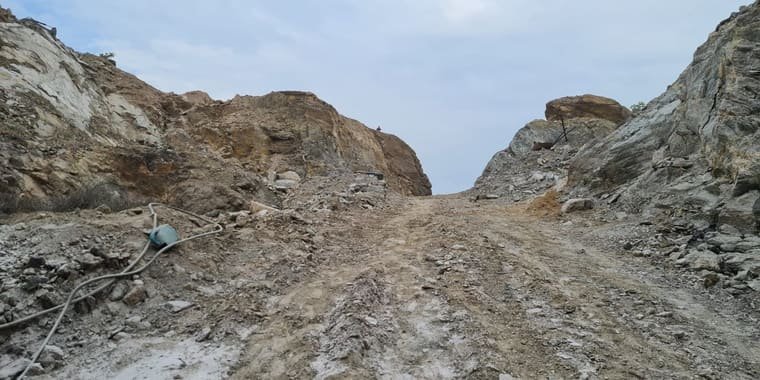 A haul road cut through the open cast workings at the Ramrama mine